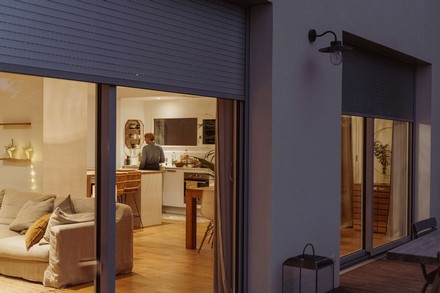 외부에서 롤러 셔터